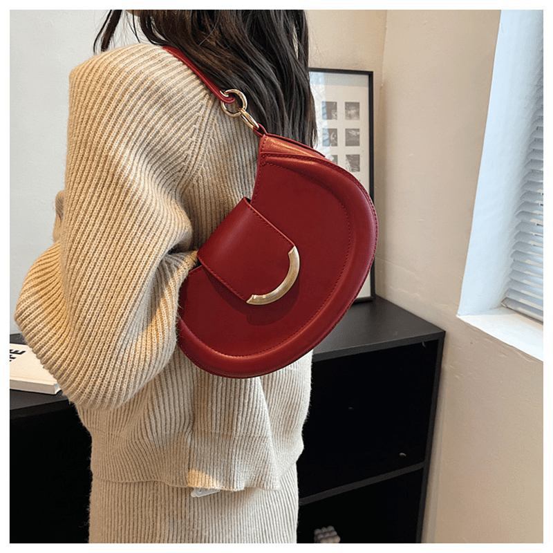 BIA - Halbmond-Schultertasche mit Kette