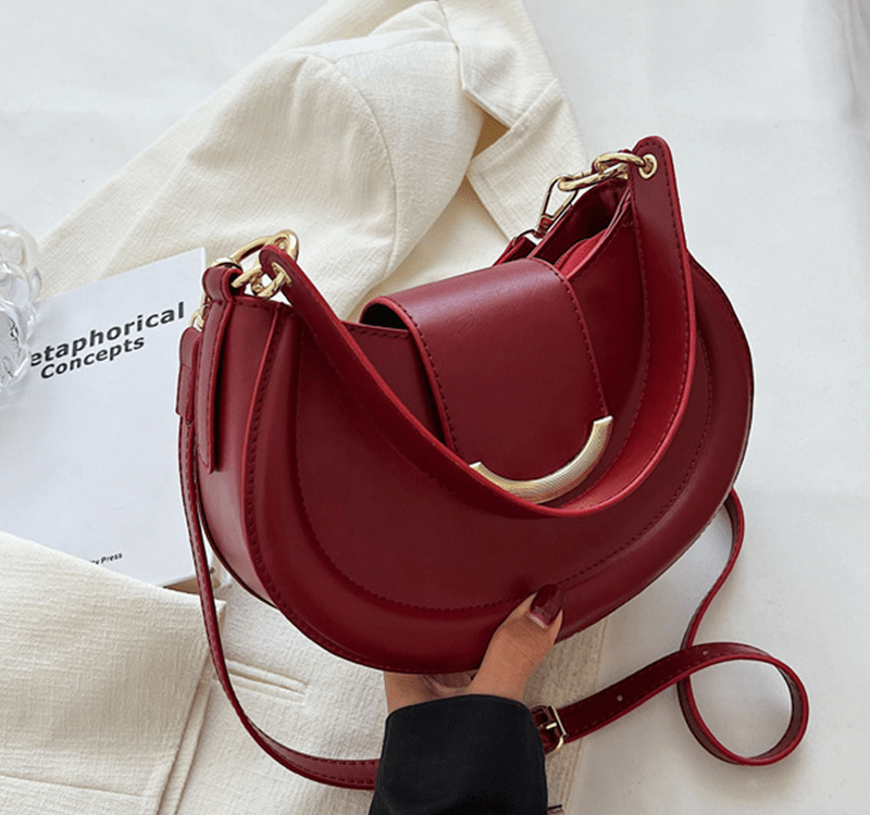 BIA - Halbmond-Schultertasche mit Kette