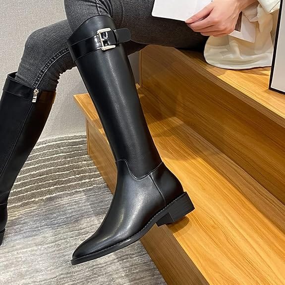 CARRIE - Hohe Stiefel mit Schnallenriemen