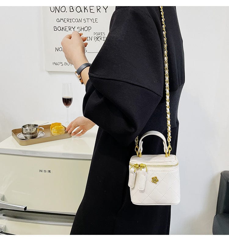 DORI - Mini-Schultertasche in Beutelform