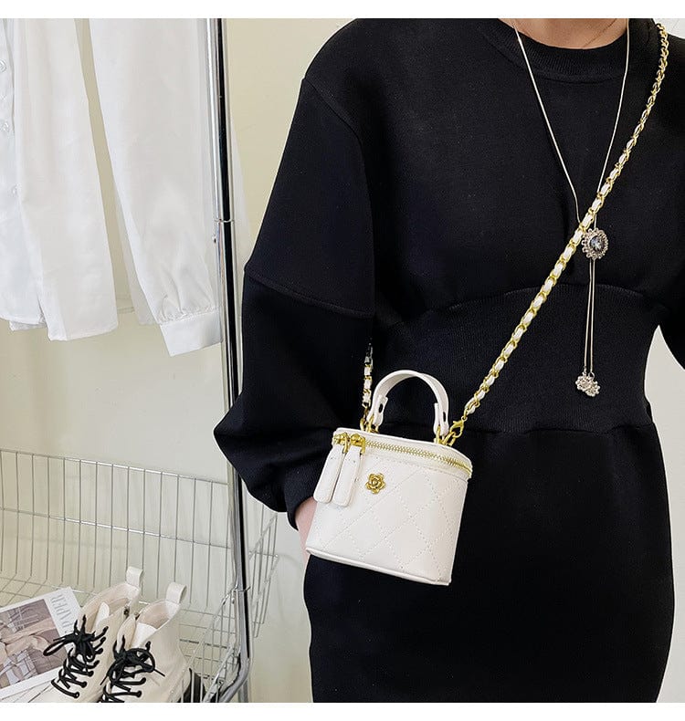 DORI - Mini-Schultertasche in Beutelform