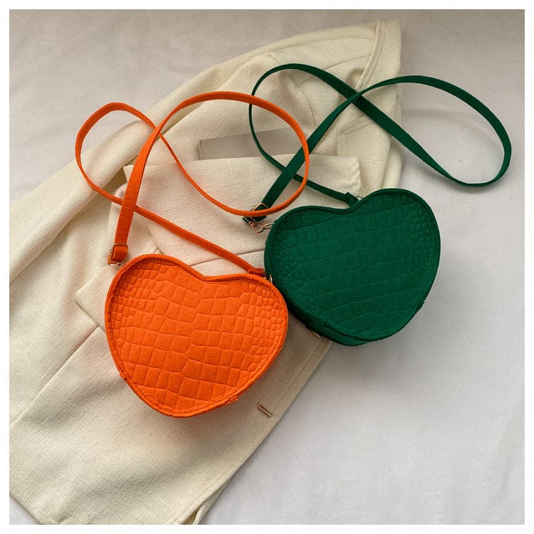 GIA - Umhängetasche mit Herzdesign