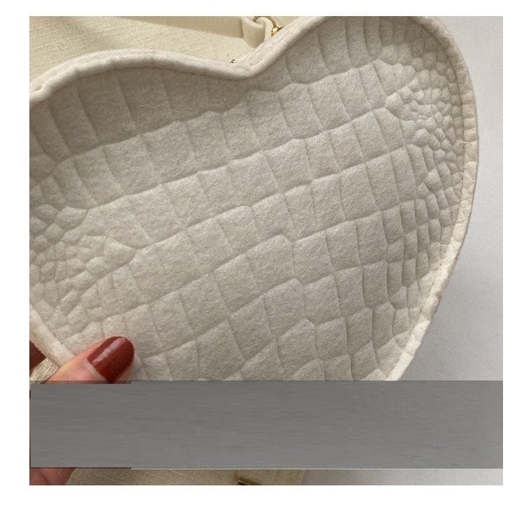 GIA - Umhängetasche mit Herzdesign