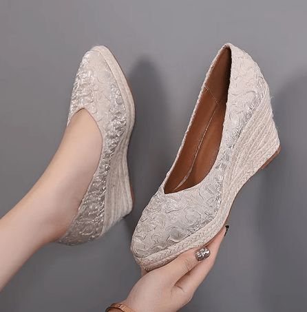 GUADA - Spitzes, flaches Wedge-Heel 2024