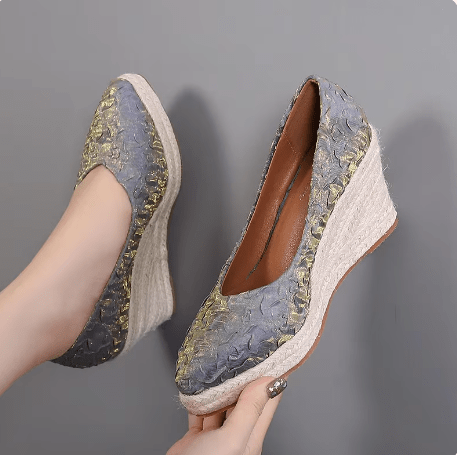 GUADA - Spitzes, flaches Wedge-Heel 2024